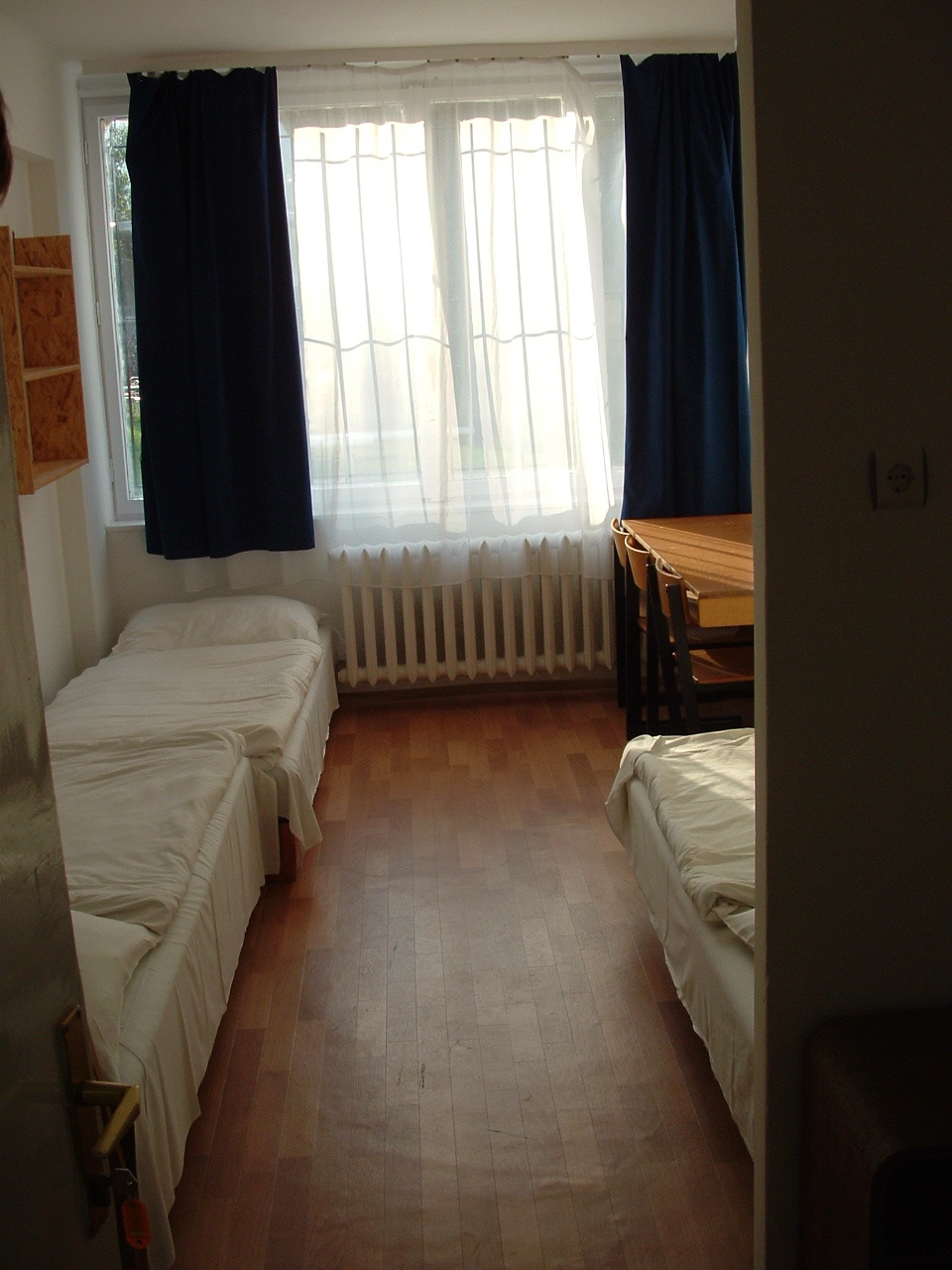 szoba (2)